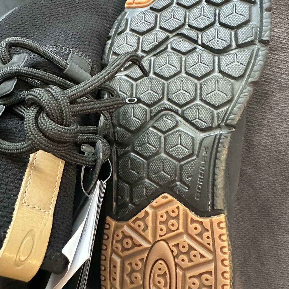 Oakley Men's Black and Brown Sneakers new size 9.5 with tags no box - Picture 5 of 10